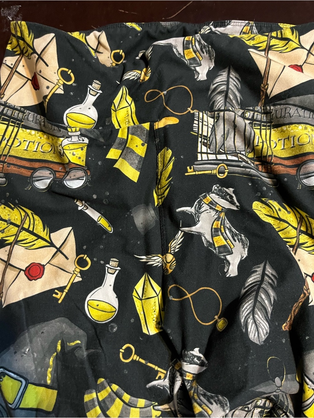 Women’s Black & Yellow Printed Leggings with Magical Motif - Picture 4 of 4
